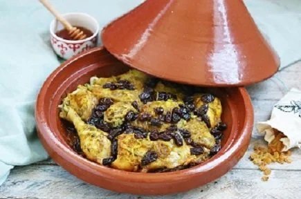 طاجين دجاج بالزبيب و البصل