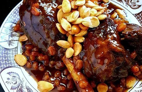 طاجين لحم بزبيب
