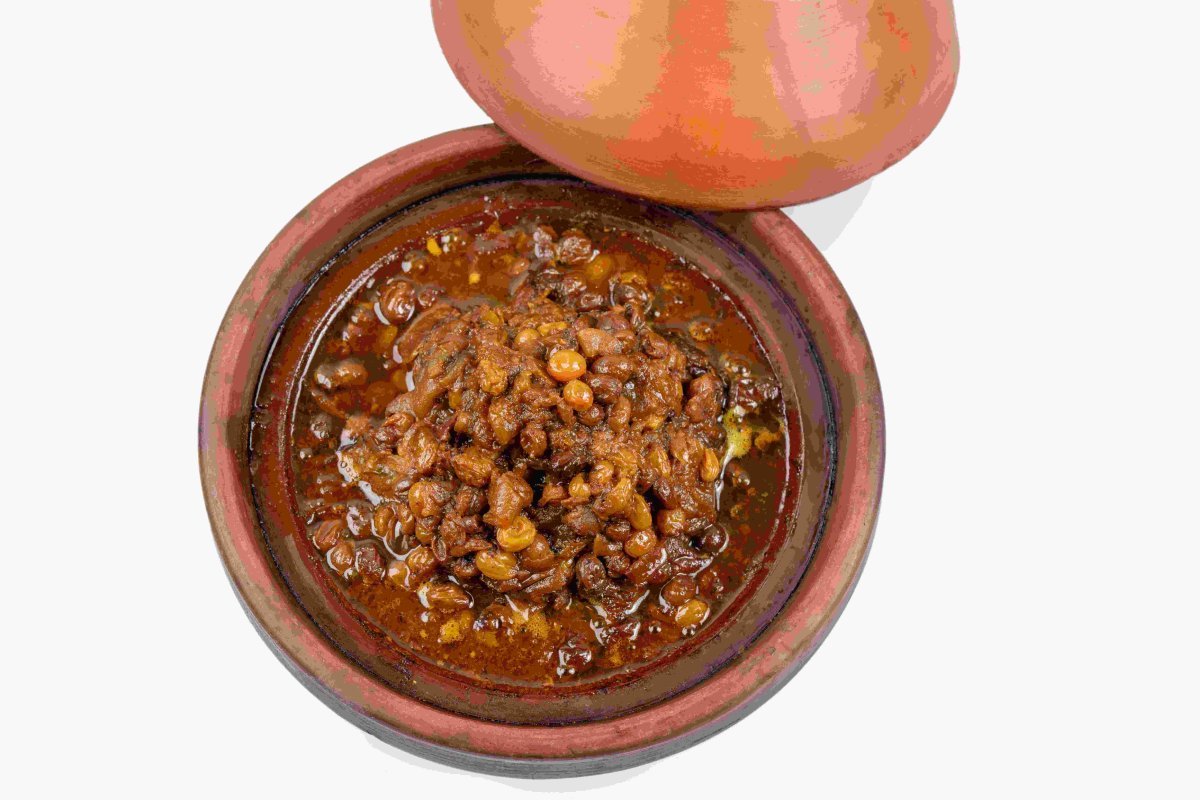 طاجين دجاج بالزبيب و البصل
