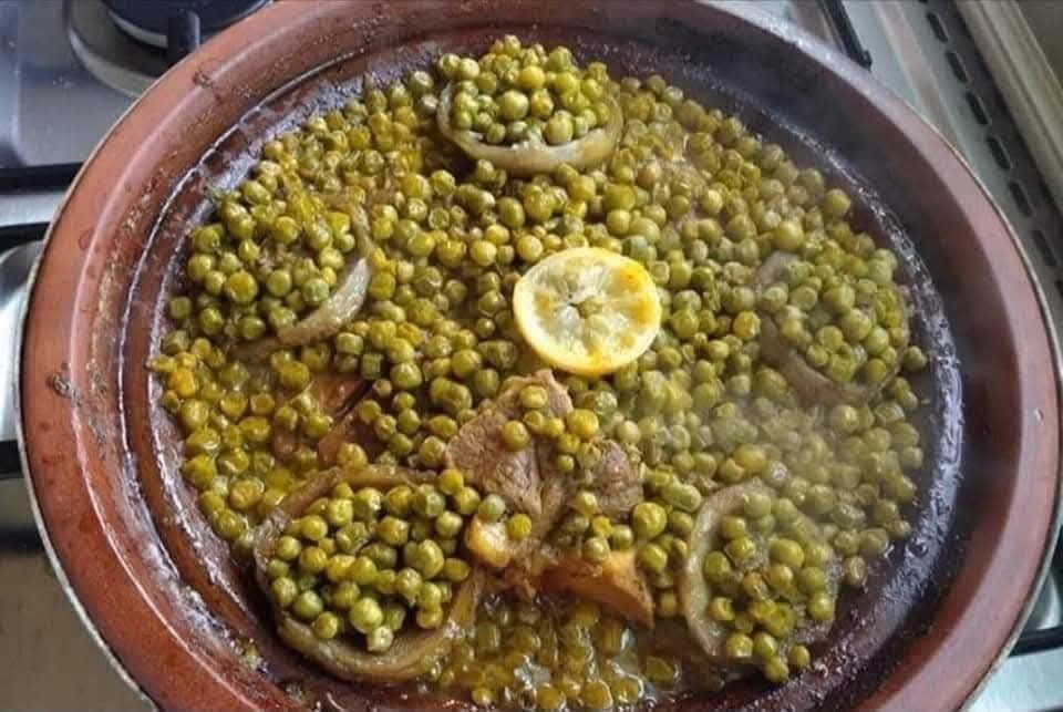 طاجين اللحم بالجلابانه (بازلاء)